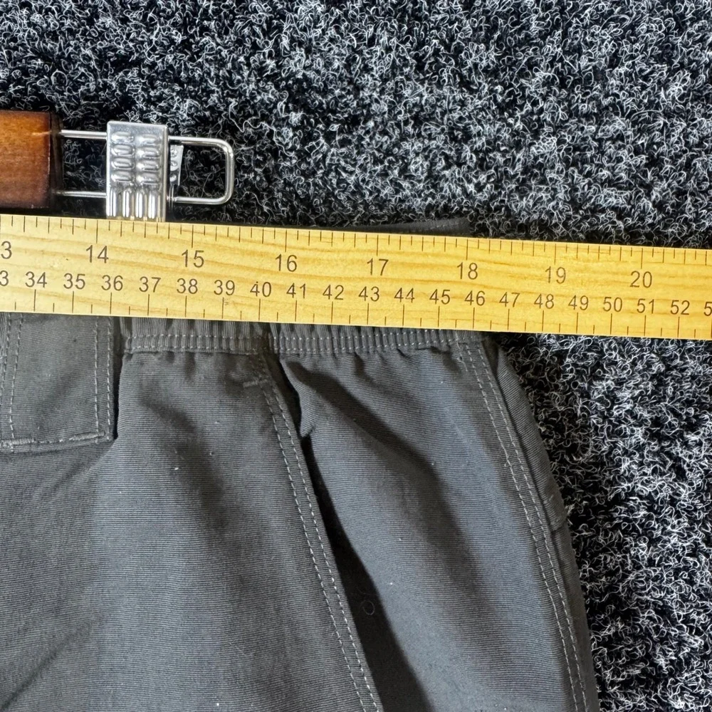 The North Face Mens Gray Nylon Cargo Hiking Shorts Size Large Elastic Waist L/G